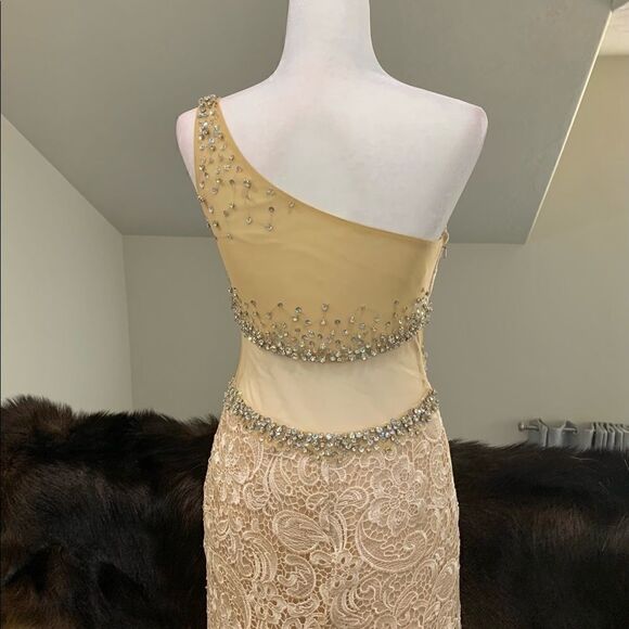 New Gorgeous Floral Lace With Beaded One Shoulder Gown - Picture 9 of 14